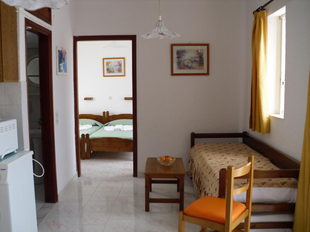 Mertonas Studios Karpathos Buitenkant foto